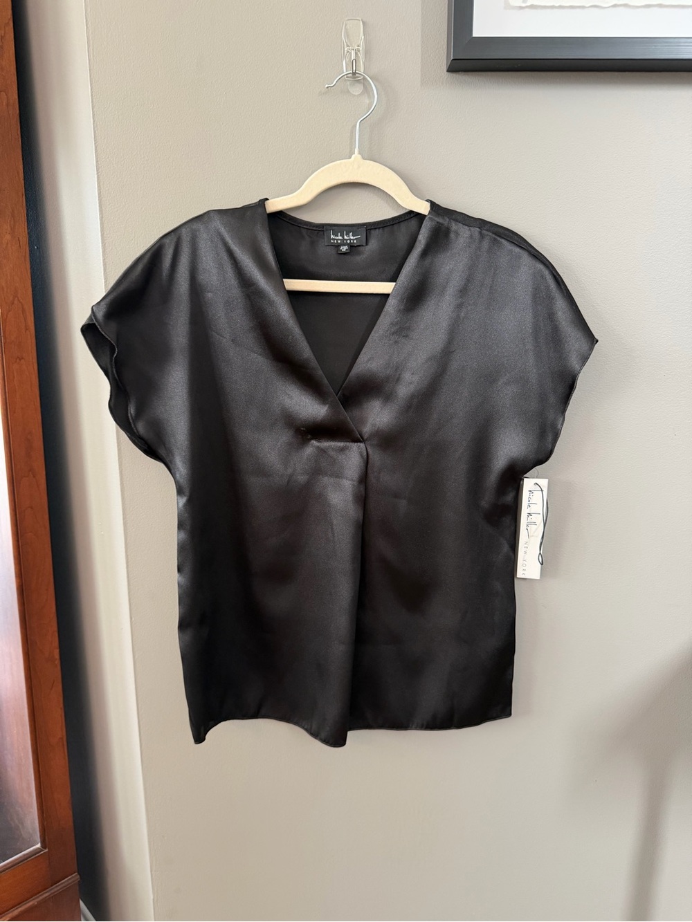 Nicole Miller Black Satin V-Neck Cap Sleeve Blouse